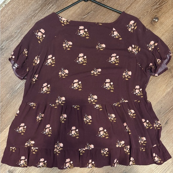 American Eagle Maroon Floral Top Size Medium - Picture 2 of 3